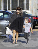 PEOPLE -  Selma Blair mit ihrem kleinen Monster in Studio City unterwegs
