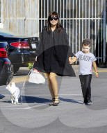 PEOPLE -  Selma Blair mit ihrem kleinen Monster in Studio City unterwegs