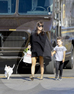PEOPLE -  Selma Blair mit ihrem kleinen Monster in Studio City unterwegs