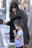 PEOPLE -  Selma Blair mit ihrem kleinen Monster in Studio City unterwegs