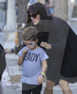 PEOPLE -  Selma Blair mit ihrem kleinen Monster in Studio City unterwegs