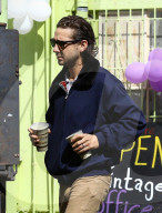 PEOPLE - Hier funkelt der Ehering von Shia LaBeouf