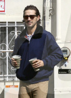 PEOPLE - Hier funkelt der Ehering von Shia LaBeouf
