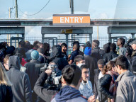 NEWS - Grossbritannien: Jugendliche aus dem 'Jungle Camp' in Calais treffen in London ein