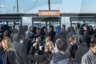 NEWS - Grossbritannien: Jugendliche aus dem 'Jungle Camp' in Calais treffen in London ein