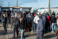 NEWS - Grossbritannien: Jugendliche aus dem 'Jungle Camp' in Calais treffen in London ein
