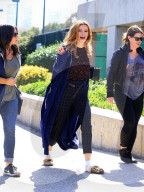 PEOPLE - Bella Thorne auf dem Set zu "Famous Love" in Los Angeles