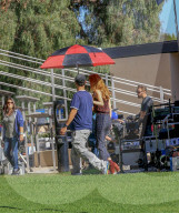 PEOPLE - Bella Thorne auf dem Set zu "Famous Love" in Los Angeles