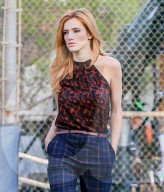 PEOPLE - Bella Thorne auf dem Set zu "Famous Love" in Los Angeles