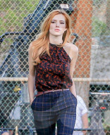 PEOPLE - Bella Thorne auf dem Set zu "Famous Love" in Los Angeles