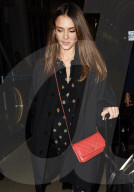 PEOPLE - Jumpsuit Girl: Jessica Alba landet in Los Angeles