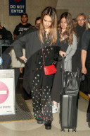PEOPLE - Jumpsuit Girl: Jessica Alba landet in Los Angeles