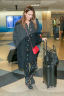 PEOPLE - Jumpsuit Girl: Jessica Alba landet in Los Angeles