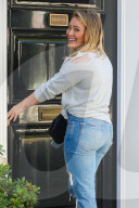 PEOPLE - Hilary Duff gut gelaunt auf dem Weg zu einem Meeting