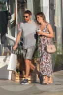PEOPLE - Love is in the Air: Jenson Button und Freundin Brittny turteln in Bel-Air