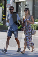 PEOPLE - Love is in the Air: Jenson Button und Freundin Brittny turteln in Bel-Air