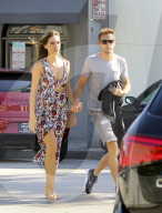 PEOPLE - Love is in the Air: Jenson Button und Freundin Brittny turteln in Bel-Air