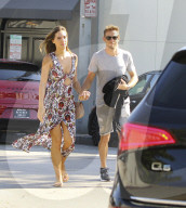 PEOPLE - Love is in the Air: Jenson Button und Freundin Brittny turteln in Bel-Air