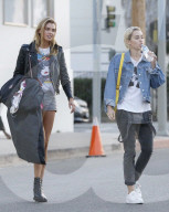 EXC: MILEY CYRUS SHOPPING WITH HER FRIEND