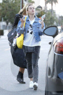 EXC: MILEY CYRUS SHOPPING WITH HER FRIEND