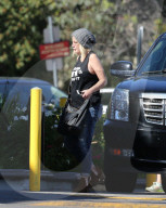 PEOPLE - Die schwangere Torri Spelling in LA unterwegs