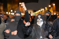 NEWS - Paris: Polizisten protestieren für bessere Arbeitsbedingungen
