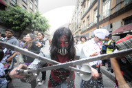 FEATURE - Spider-Dog am Zombiewalk in Mexiko