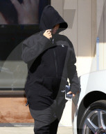 PEOPLE - Heute nicht in Stimmung: Blac Chyna hüllt sich in einen Ganzkörper-Jogginganzug