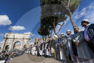 NEWS - Rom: Muslime halten Freitagsgebet aus Protest vor dem Kolosseum