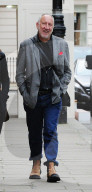 PEOPLE - "The Who"-Gitarrist Pete Townshend bummelt mit Gattin durch London