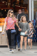 PEOPLE - Jessica Alba hat ihren Kürbis gefunden