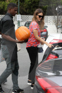 PEOPLE - Jessica Alba hat ihren Kürbis gefunden