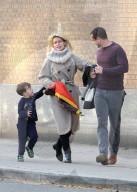 PEOPLE - Gut eingepackt: Claire Danes beim Sonntagsspaziergang am Hudson River