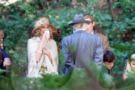 EXKLUSIV - Erste Bilder der Dreharbeiten zu "Goodbye Christopher Robin" mit Margot Robbie