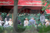 EXKLUSIV - Erste Bilder der Dreharbeiten zu "Goodbye Christopher Robin" mit Margot Robbie