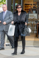 PEOPLE - Kris Jenner geht im Pelzmantel shoppen