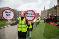 NEWS - Protest in London gegen eine weitere Landebahn im Flughafen Heathrow