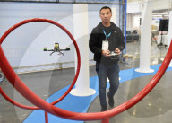 FEATURE - Robotermesse in Peking