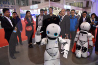 FEATURE - Robotermesse in Peking