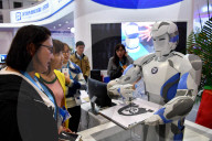 FEATURE - Robotermesse in Peking
