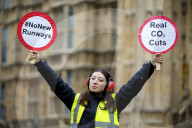 NEWS - Protest in London gegen eine weitere Landebahn im Flughafen Heathrow