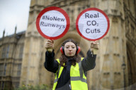 NEWS - Protest in London gegen eine weitere Landebahn im Flughafen Heathrow
