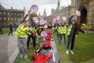 NEWS - Protest in London gegen eine weitere Landebahn im Flughafen Heathrow