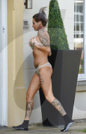 EXKLUSIV - Jemma Lucy bringt den Abfall raus