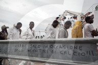 NEWS - Mittelmeer: HUnderte Flüchtlinge kommen via Seeweg nach Italien