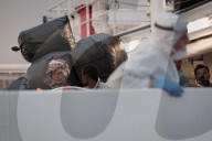 NEWS - Mittelmeer: HUnderte Flüchtlinge kommen via Seeweg nach Italien