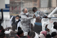 NEWS - Mittelmeer: HUnderte Flüchtlinge kommen via Seeweg nach Italien