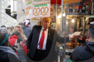 NEWS - Trump Lookalike sorgt in New York für Furore