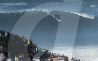 FEATURE - Grosse Herausforderung für Surfer: Die Wellen von Nazare