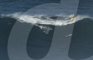 FEATURE - Grosse Herausforderung für Surfer: Die Wellen von Nazare